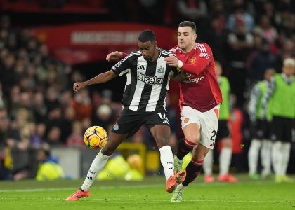 АПЛ: «Ньюкасл» взял верх над «Манчестер Юнайтед» в контрастном поединке. Первый тайм остался за «Сороками», второй – за МЮ. Обзор (30.12.2024) - фото