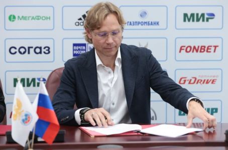 фото - Валерий Карпин огласил заявку сборной России! Нет Дзюбы и Соболева, зато есть ряд новичков — некоторые из них уж очень неожиданные Валерий Карпин огласил заявку сборной России! Нет Дзюбы и Соболева, зато есть ряд новичков — некоторые из них уж очень неожиданные